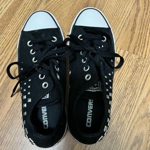 Studded converse sneakers in black. Size 7.